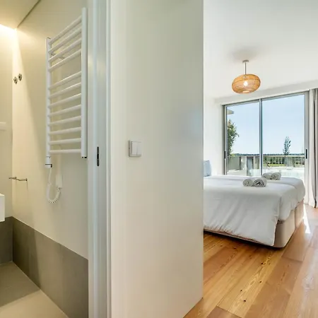 Beachfront Garden & - Indoor And Outdoor Pool 아파트