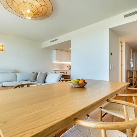 아파트 Beachfront Garden & - Indoor And Outdoor Pool *