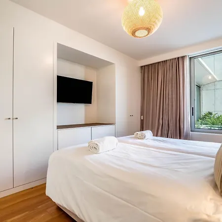 아파트 Beachfront Garden & - Indoor And Outdoor Pool *