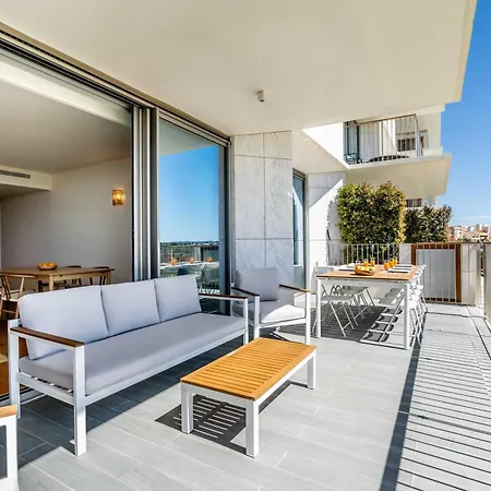 아파트 Beachfront Garden & - Indoor And Outdoor Pool *