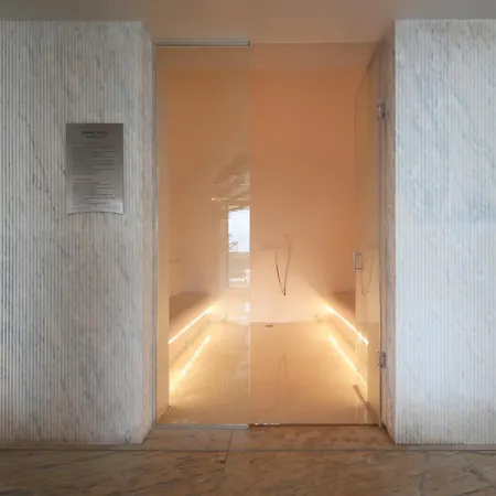 Beachfront Garden & - Indoor And Outdoor Pool Apartament