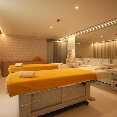 Beachfront Garden & - Indoor And Outdoor Pool Apartment Armacao de Pera