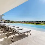 Daire Beachfront Garden & - Indoor And Outdoor Pool