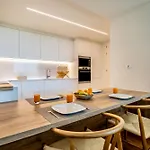 Daire Beachfront Garden & - Indoor And Outdoor Pool
