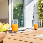 Beachfront Garden & - Indoor And Outdoor Pool Daire *