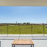 Daire Beachfront Garden & - Indoor And Outdoor Pool *