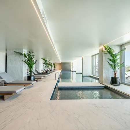 Beachfront Garden & - Indoor And Outdoor Pool Daire *